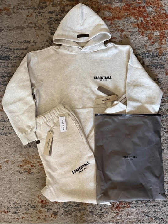 Essentials Other - Essentials Light Gray Sweatshirt & Joggers Set